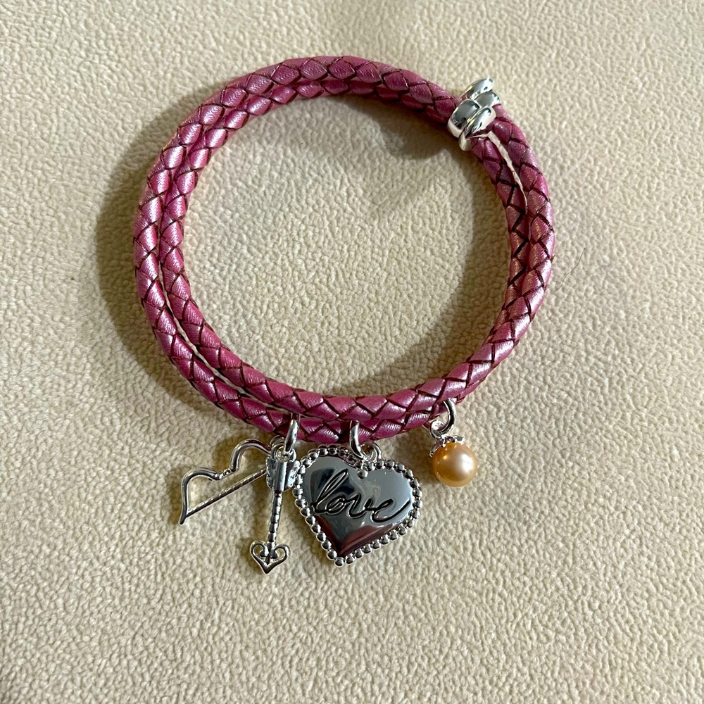 Vantel Pearls Leather wrap